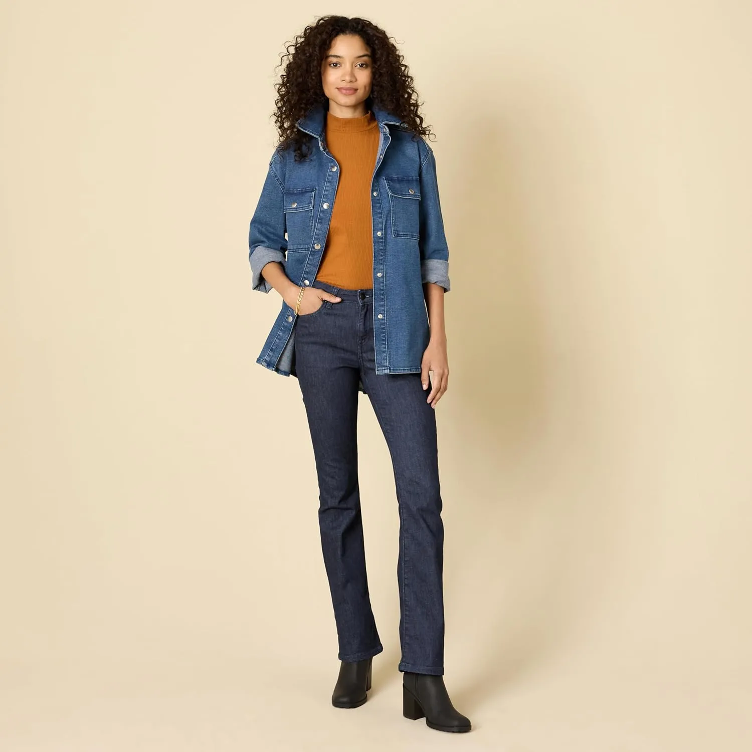 Amazon Essentials Women's Slim Bootcut Jeans, Mid-Rise, Stretchy