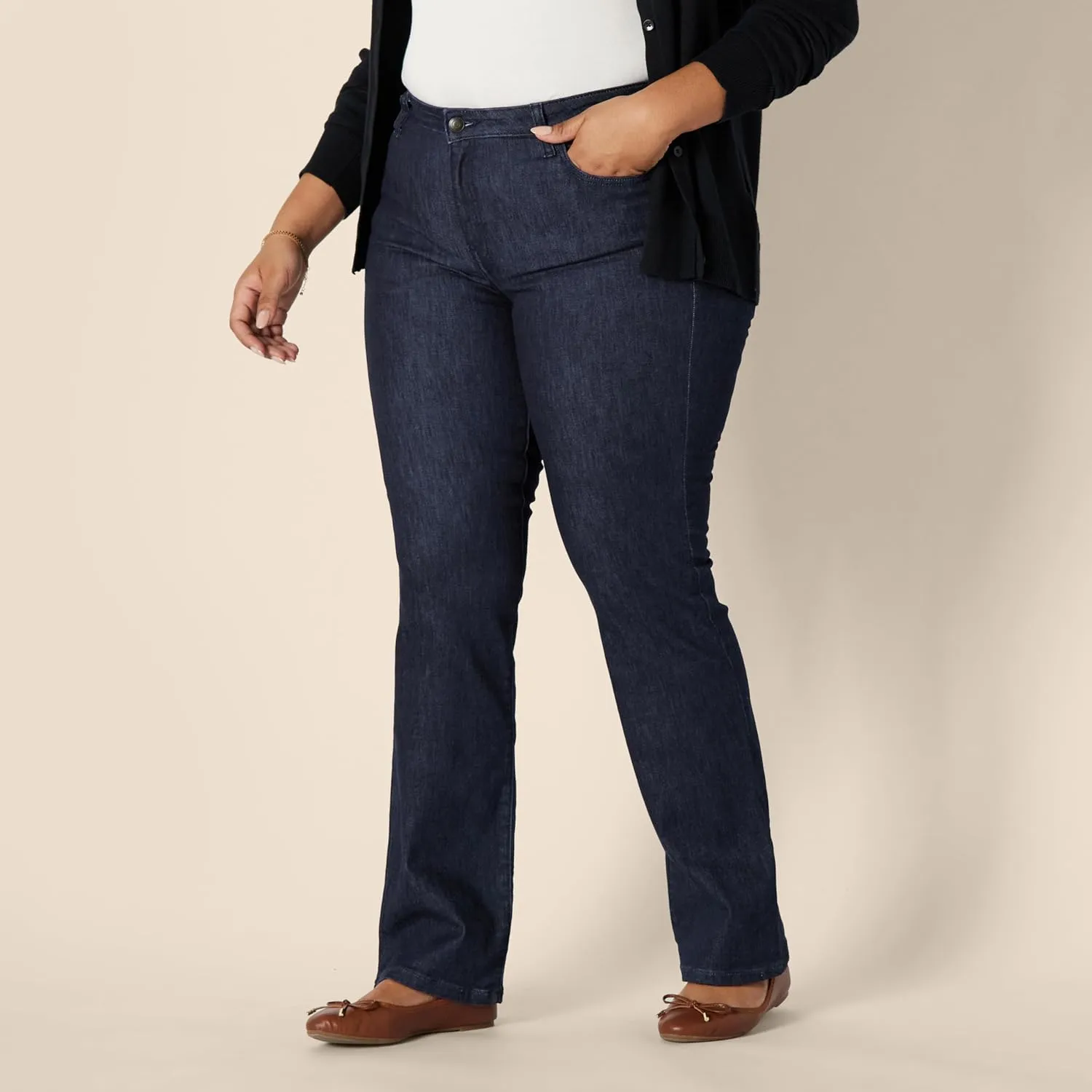 Amazon Essentials Women's Slim Bootcut Jeans, Mid-Rise, Stretchy