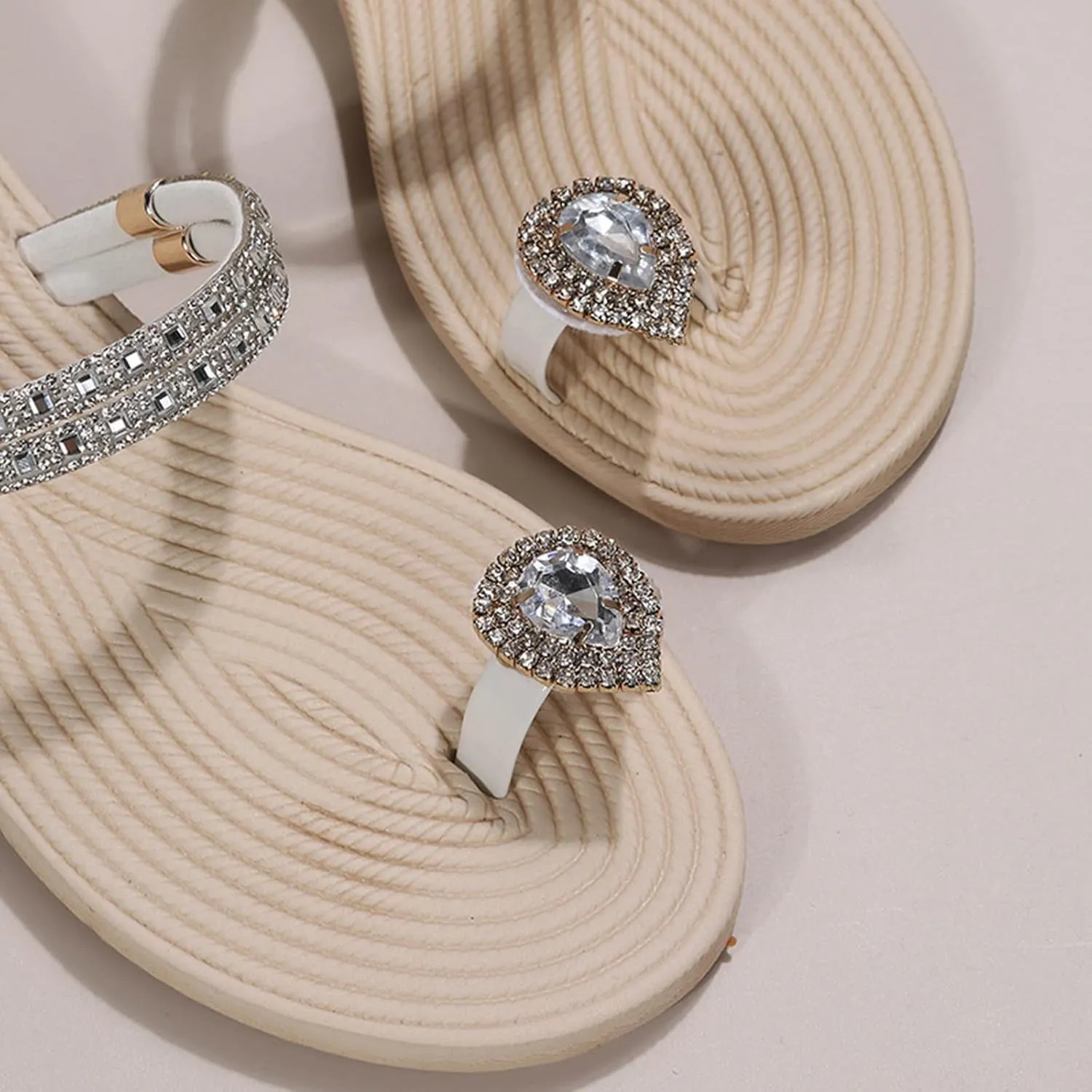 Beach Slippers for Women Summer Clip Toe Walking Sandals Rhinestone Flats Sandals Clogs Casual Lightweight Dressy Flip Flops Vacation Shoes Comfortable Breathable Straps Sandal