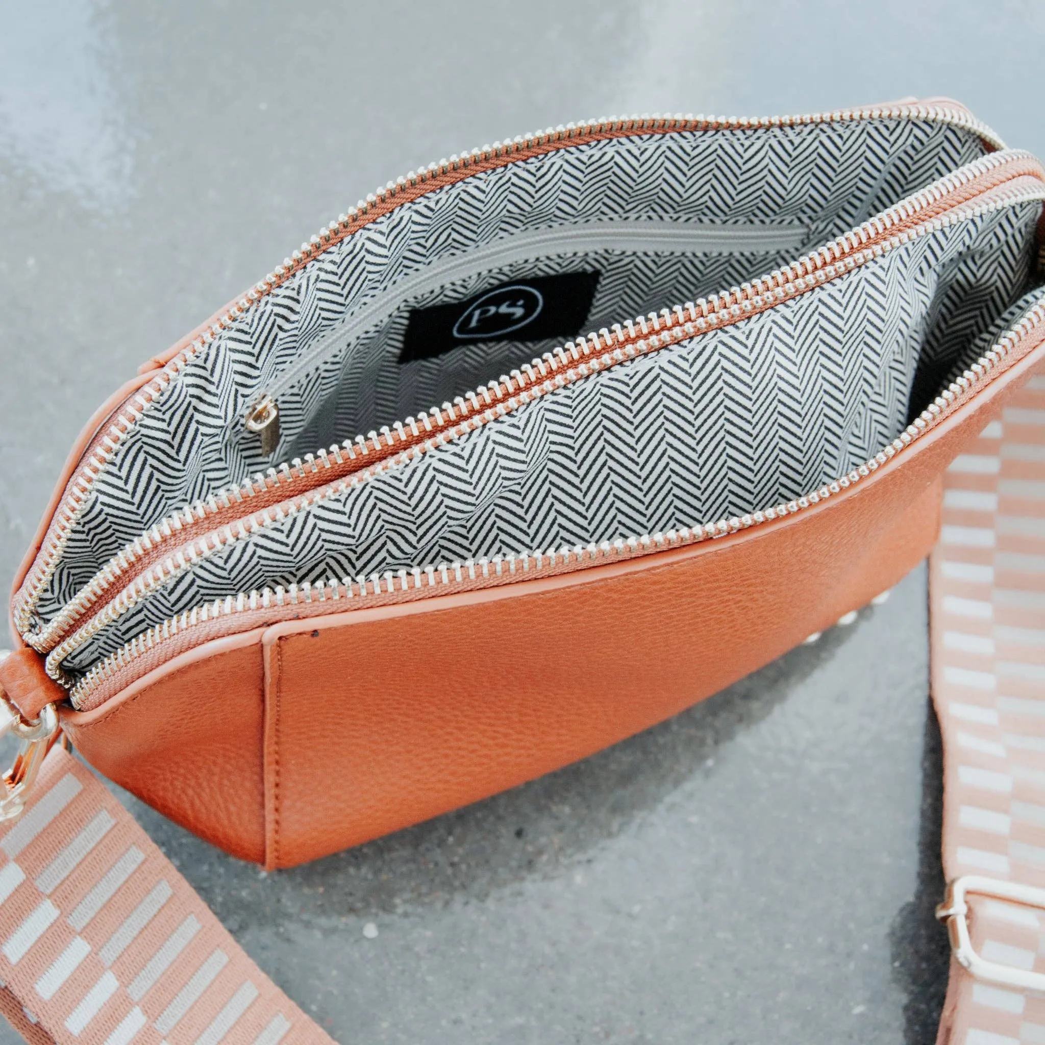 Cassie Crossbody Bag: Black