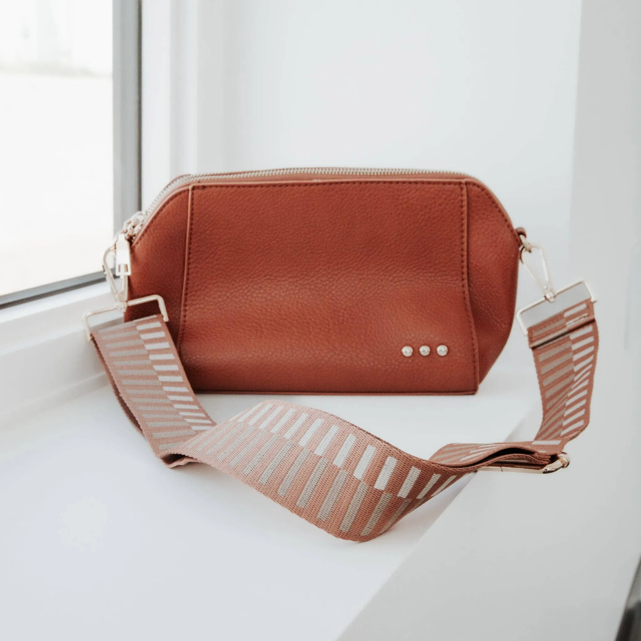 Cassie Crossbody Bag: Brown