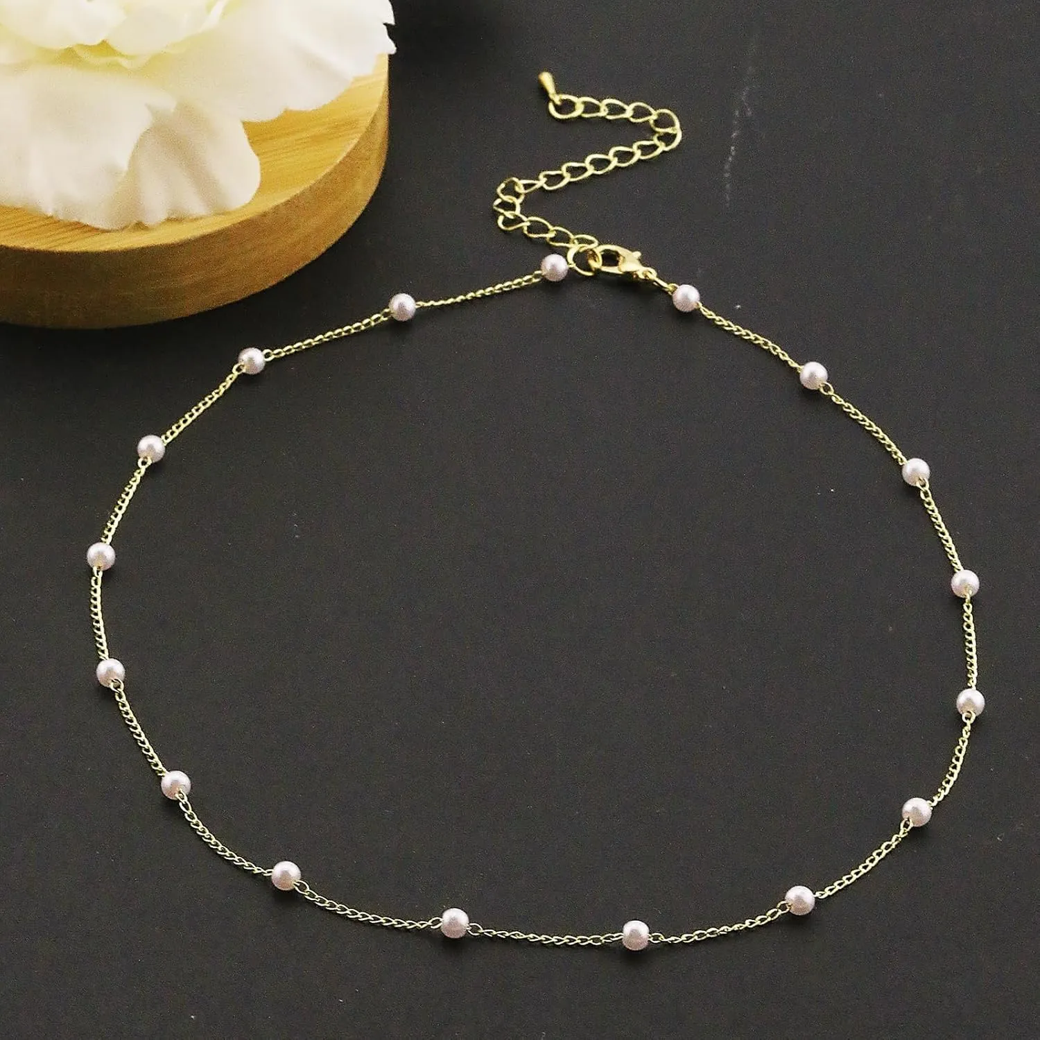 Gold Pearl Necklaces for Women 18K Gold Plated Pearl Necklaces Minimalist Fresh Water Pearl Necklace Dainty White Pearl Choker Pendant Accessories Jewelry