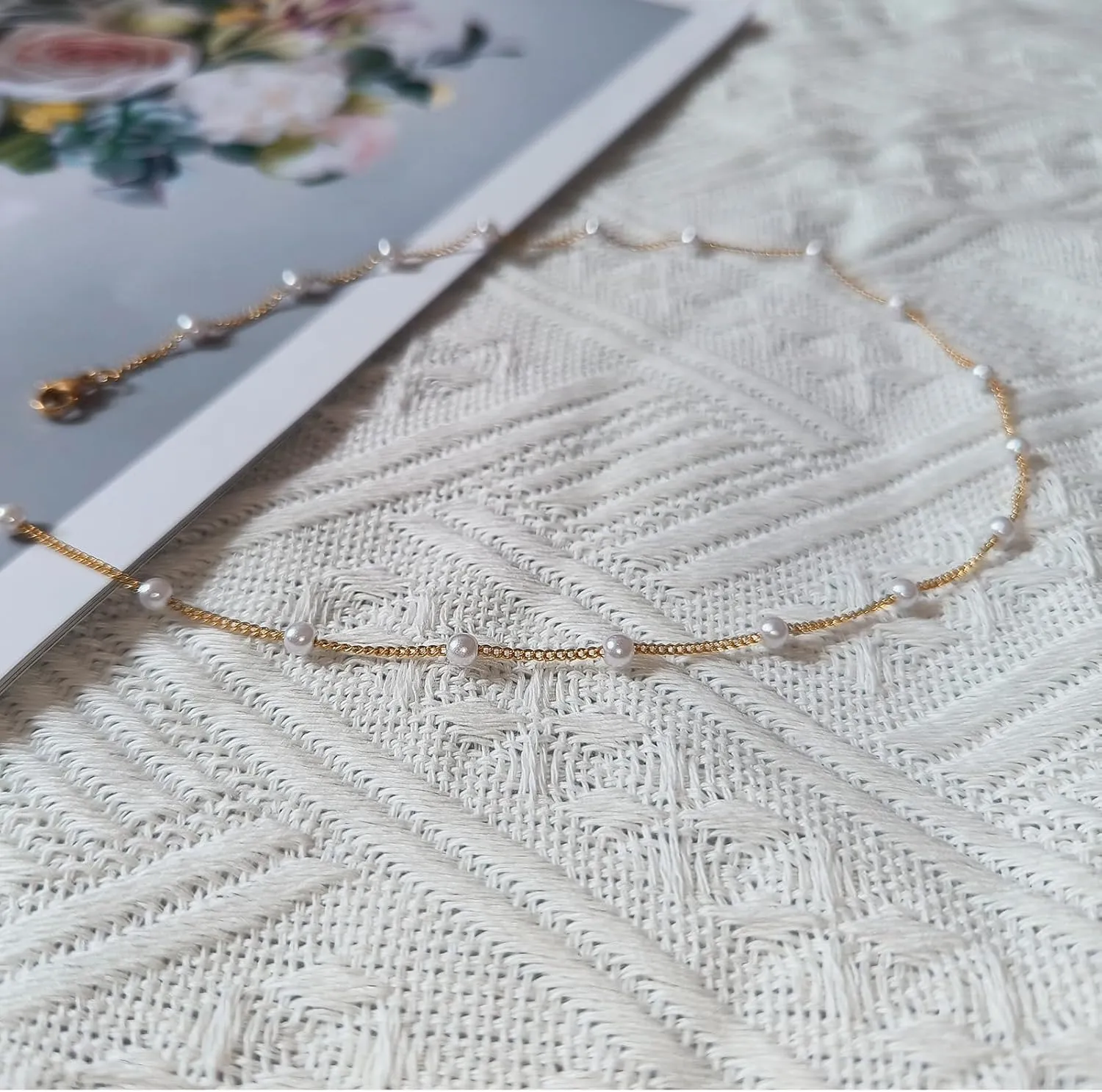 Gold Pearl Necklaces for Women: Dainty Pearl Pendant Necklace Simple 18K Gold Plated Pearl Choker Necklaces Trendy Pearl Jewelry for Women