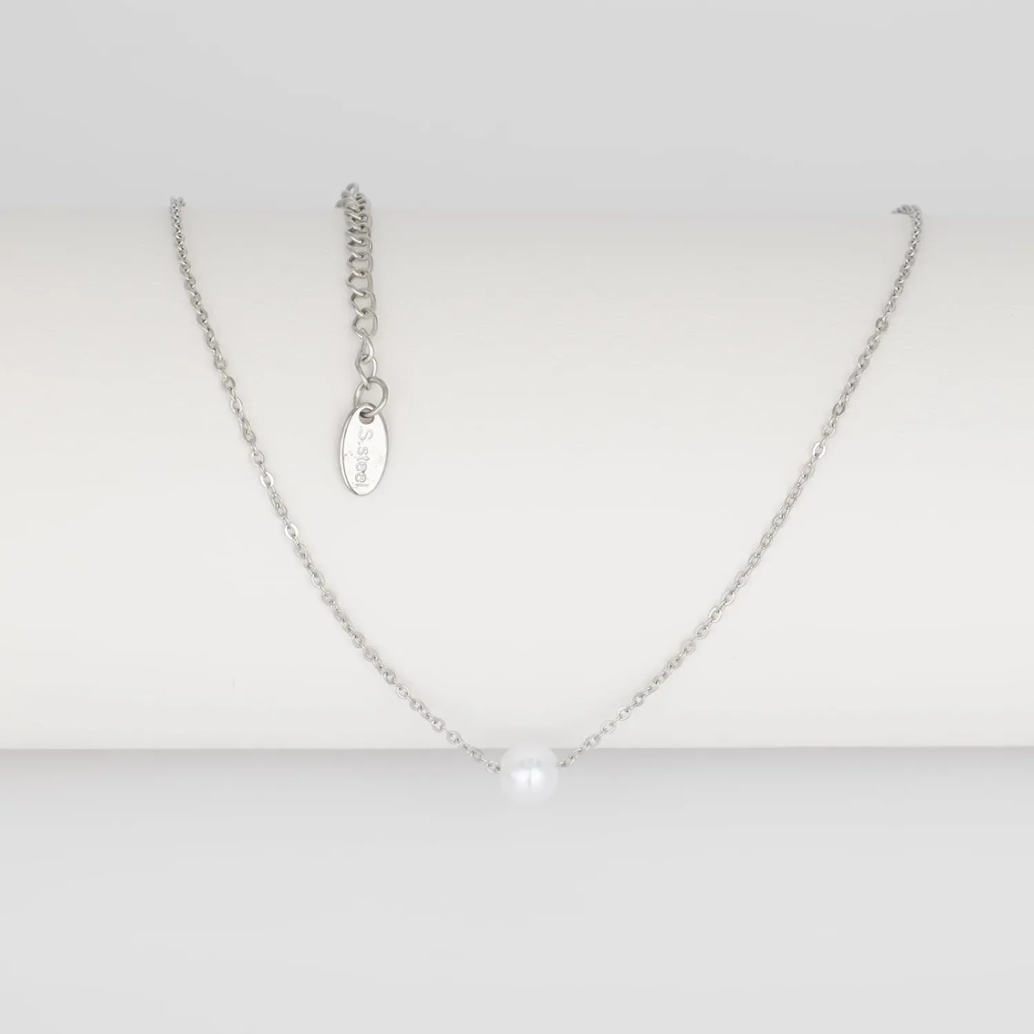 Pearl Choker Necklaces for Women 18K Gold Plated Imitation Pearl Charm Necklace Simple Fashion Everyday Gold Jewelry for Women