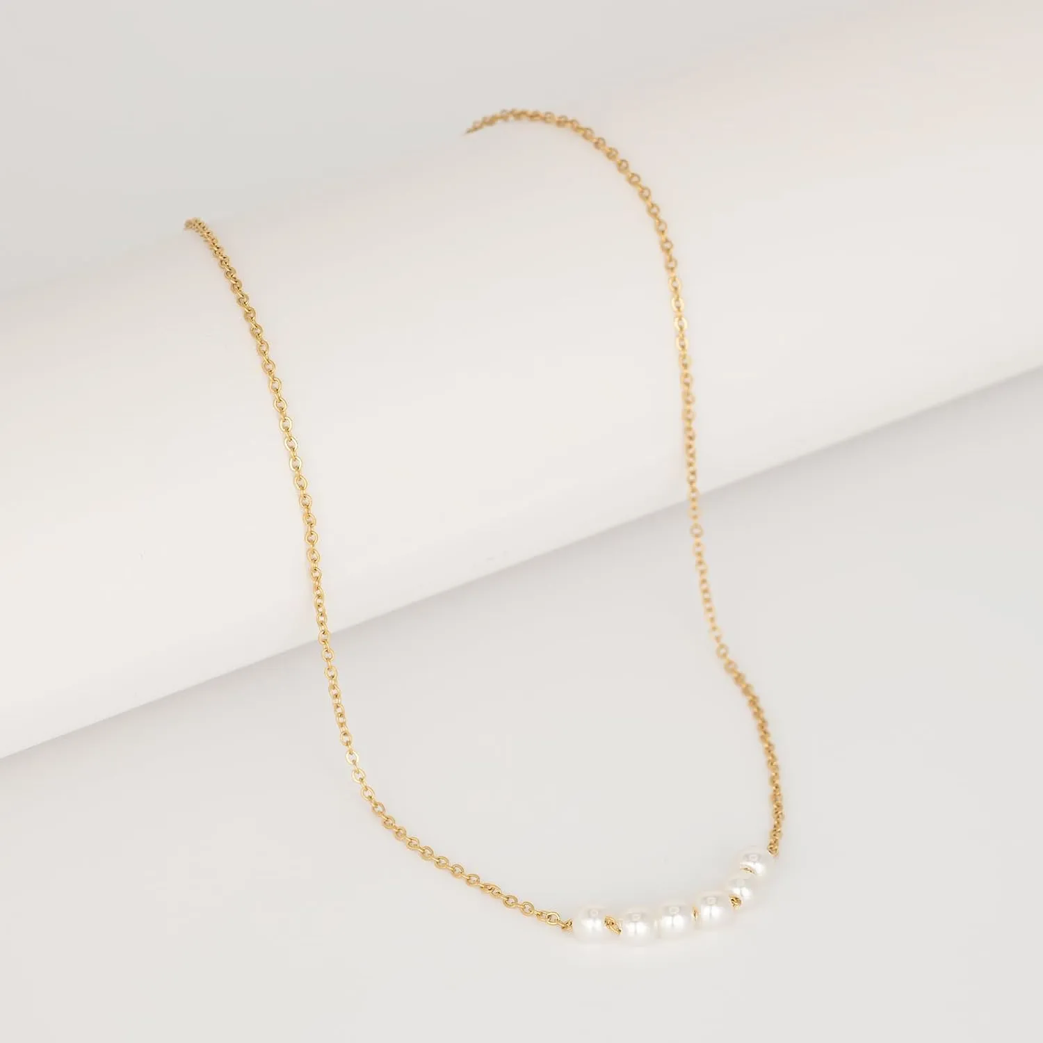 Pearl Choker Necklaces for Women 18K Gold Plated Imitation Pearl Charm Necklace Simple Fashion Everyday Gold Jewelry for Women