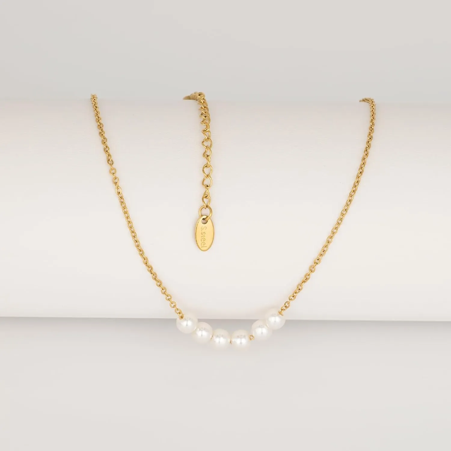 Pearl Choker Necklaces for Women 18K Gold Plated Imitation Pearl Charm Necklace Simple Fashion Everyday Gold Jewelry for Women