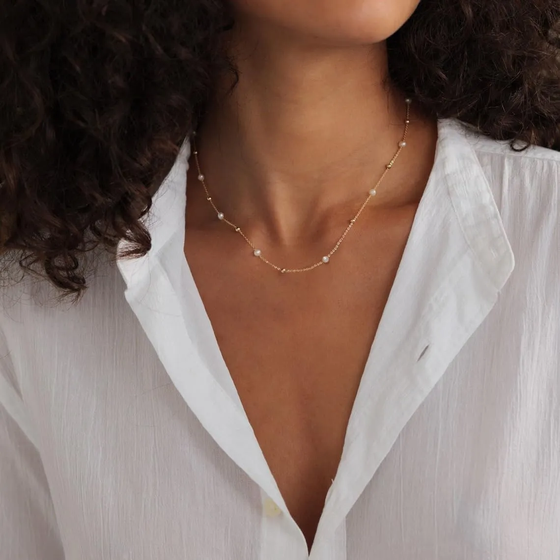 Pearl Necklaces for Women,18K Gold Plated Dainty Single Pearl Pendant Necklace Simple Pearl Choker Necklaces for Women Handmade Pearl Jewelry Bridesmaid Gifts