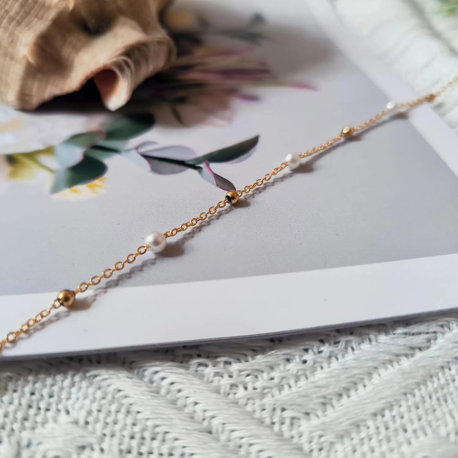 Pearl Necklaces for Women,18K Gold Plated Dainty Single Pearl Pendant Necklace Simple Pearl Choker Necklaces for Women Handmade Pearl Jewelry Bridesmaid Gifts
