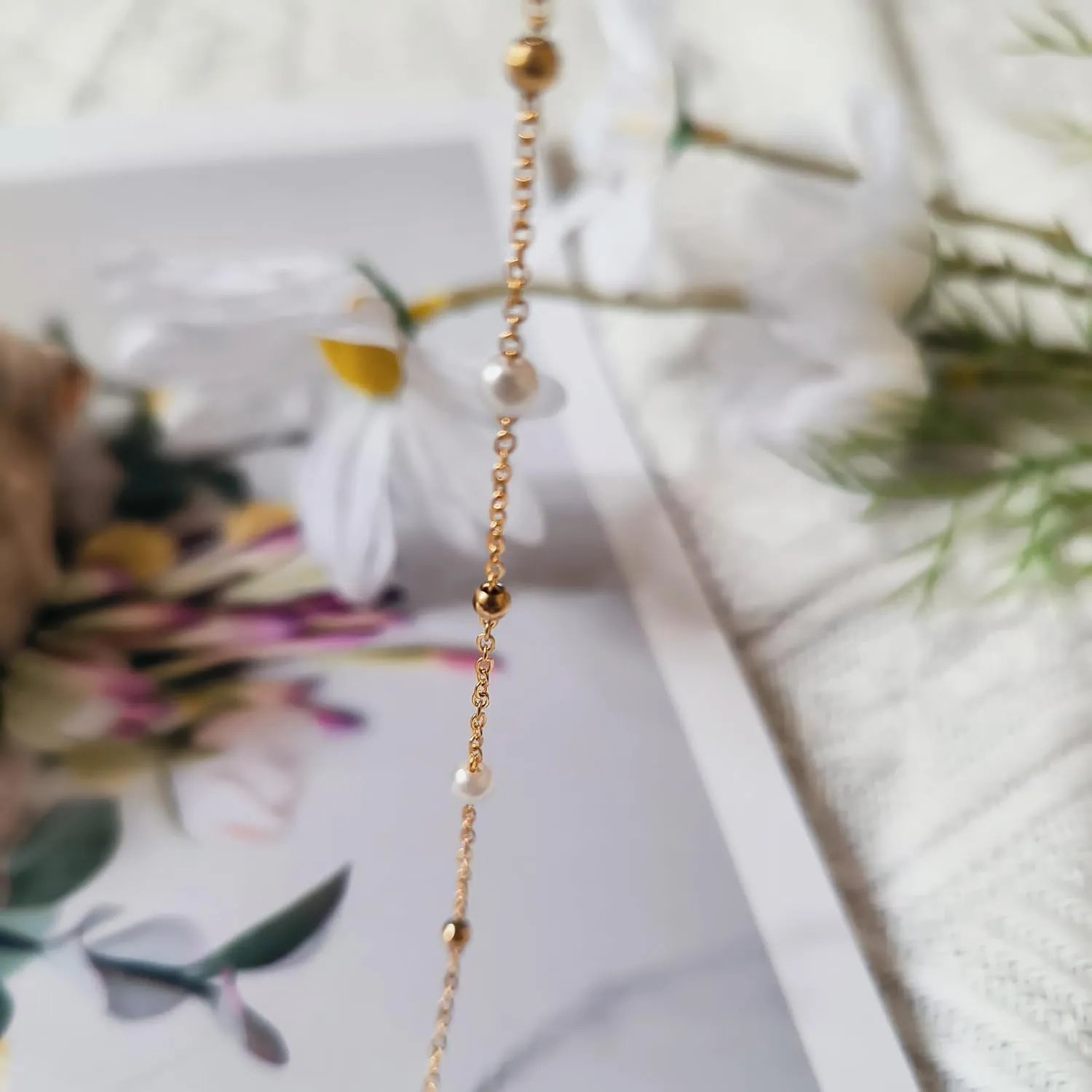 Pearl Necklaces for Women,18K Gold Plated Dainty Single Pearl Pendant Necklace Simple Pearl Choker Necklaces for Women Handmade Pearl Jewelry Bridesmaid Gifts