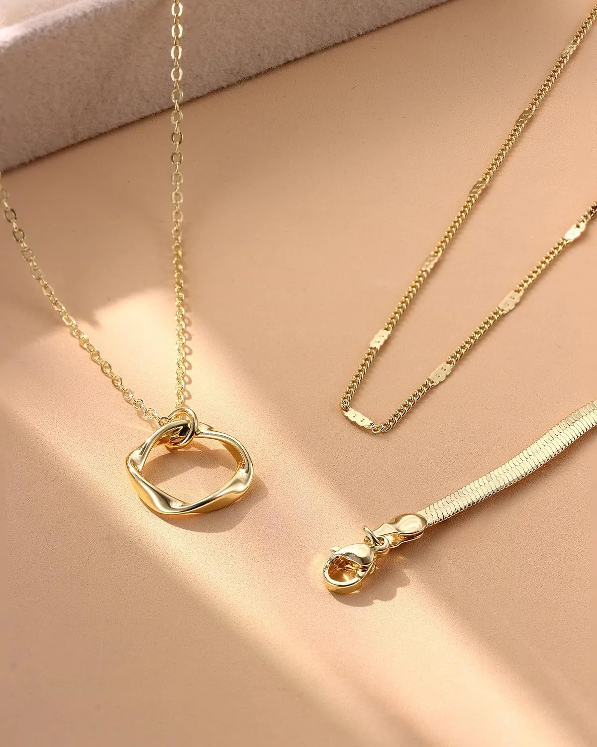 TEN MIRO Pearl Necklaces for Women, Dainty White Pearl Necklace 6MM Round Small Imitation Pearls Necklace Choker Bridesmaid Necklaces for Wedding Prom Jewelry Gifts