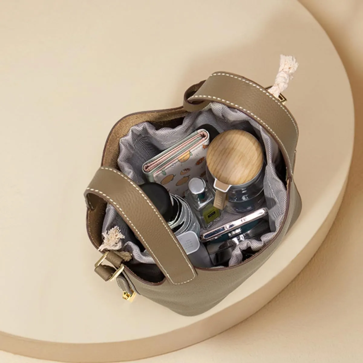 Trumpet Women's Handbag, Genuine Leather Lock Design Bucket Bag Vegetable Basket, Leather Lychee Pattern2025