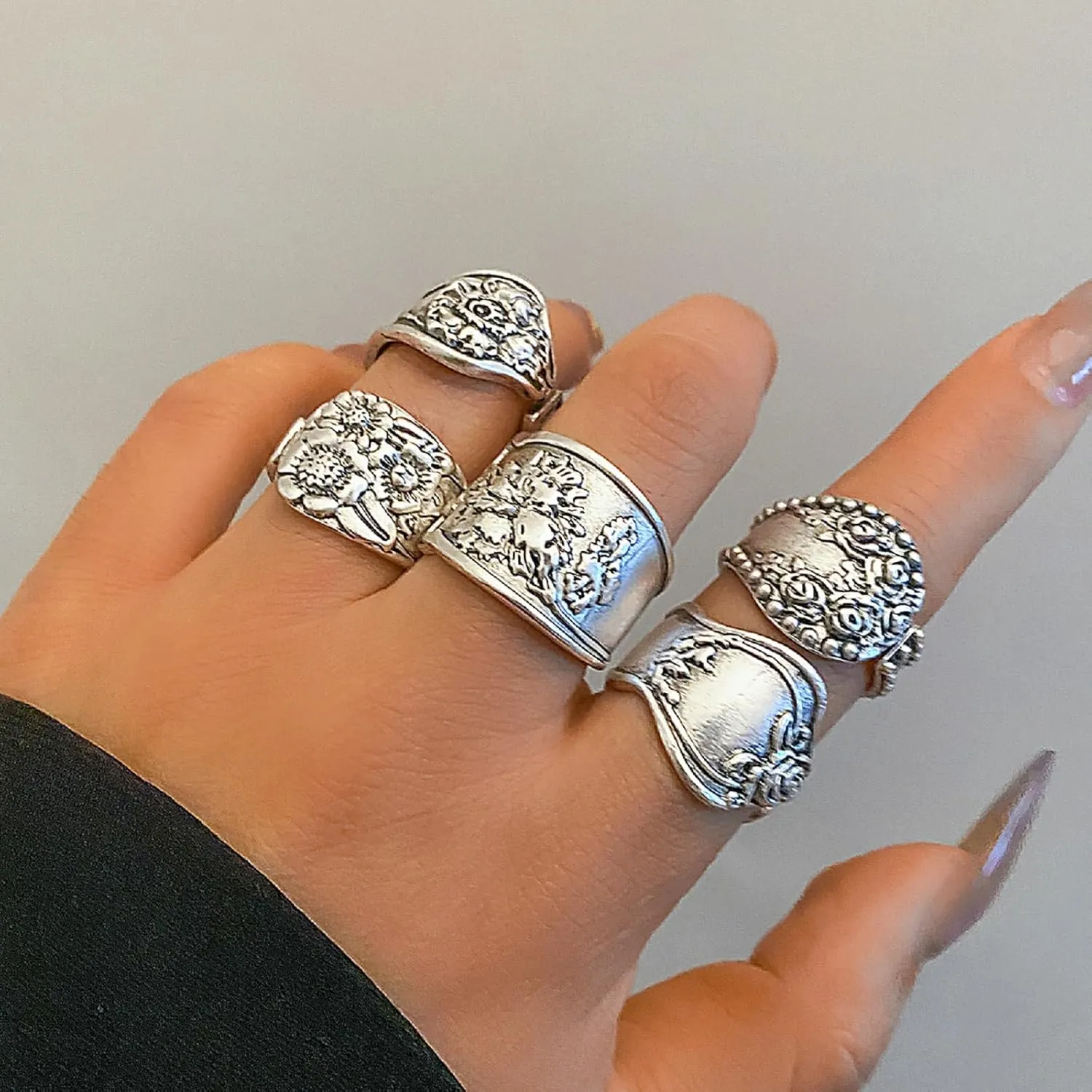 Vintage Chunky Rings Set for Women Gold Silver Bohemian Retro Stacked Rings Statement Hollow Carved Antique Rings Set Y2k Grunge Jewelry