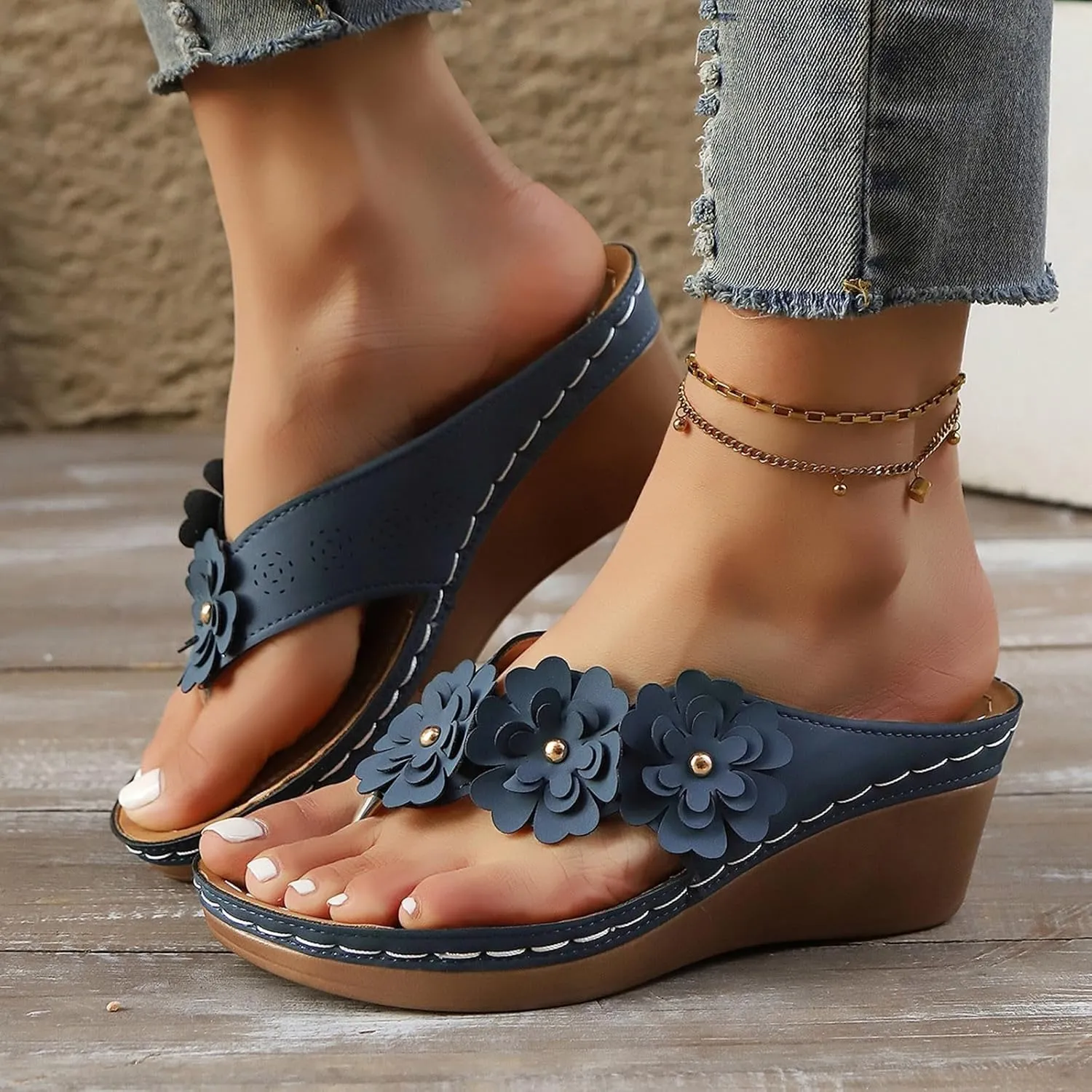 Women Orthopedic Wedge Flip Flops 2025 Summer Casual Fashionable Flower Decoration Cushion Breathable Low Heel Sandals with Arch Support Beach Vacation Bohemian Walking Shoes