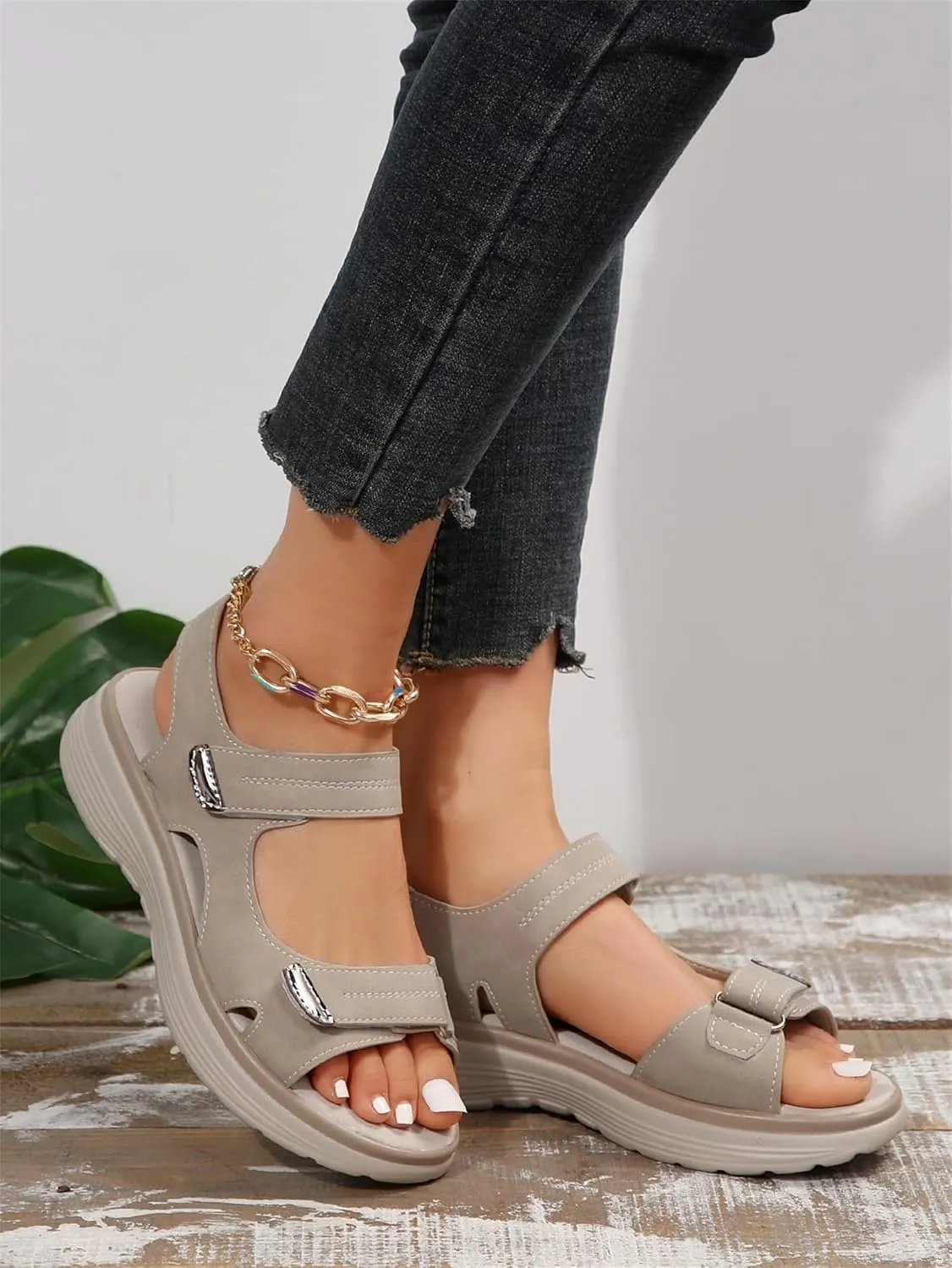 Womens Hiking Sandals Open Toe Non Slip Work Shoes Platform Wedges Low Heel Comfortable Walking Shoes Casual Sandals for Summer Beach Ladies Lightweight Shoe 2025 Fashion